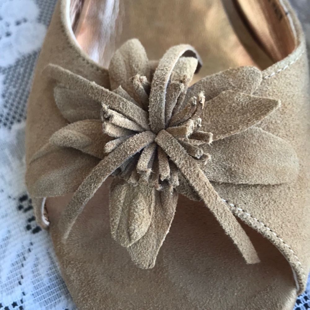 ❤️HOST PICK!!!❤️ Genuine suede  shoes size 8